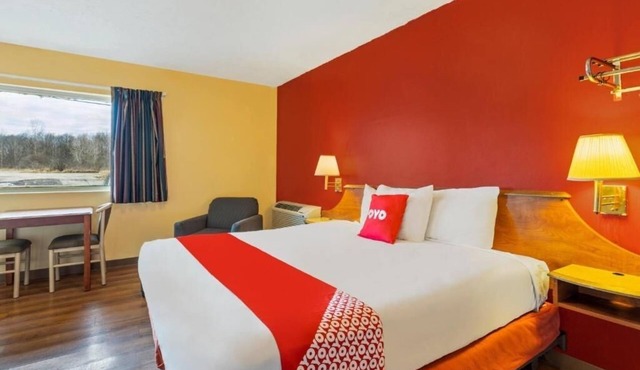 Hike Nature Trails and Enjoy Parking in a Pet-Friendly Guest Stay