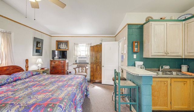 Hike On-Site: Lake Whitney Studio Hideaway