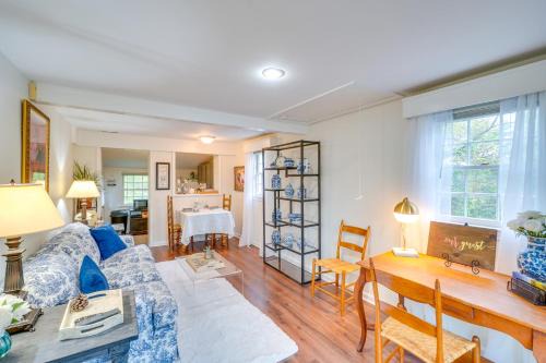 Hike, Sip and Explore Charming Waterford Cottage!