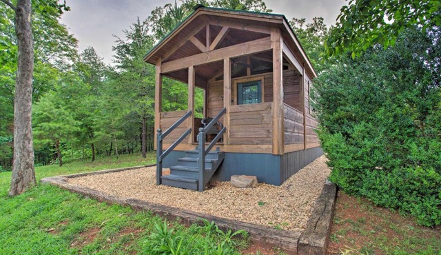 Hike, Sip and Unwind! Mill Spring Cabin Near Winery