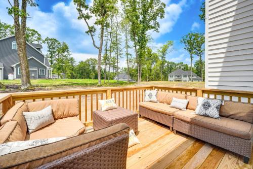 Hike, Sip & Ski: Spacious Poconos Home