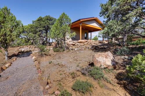Hike, Ski and Golf Modern Colorado Retreat