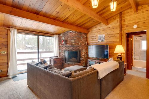 Hike & Ski: Cabin w/Fireplace in Franconia!