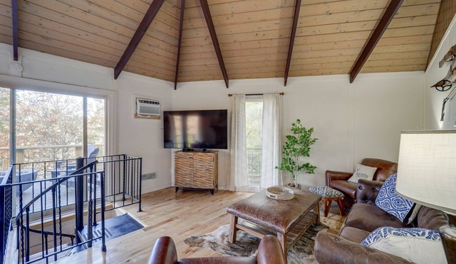 Hike & Ski! Cabin w/Hot Tub in Beech Mountain