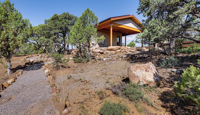 Hike, Ski & Golf: Modern Colorado Retreat
