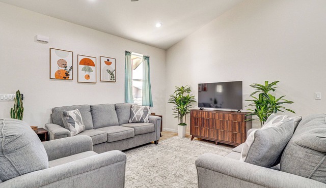 Hike & Ski! Home w/Dog-Friendly Yard in Eagar