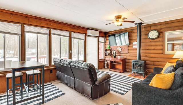 Hike + Ski: Log Cabin in East Stroudsburg!