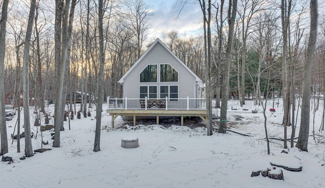 Hike & Ski: Pocono Lake Home w/Community Perks!