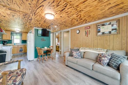 Hike + Snow Play! Waterfront Paradise Lake Retreat