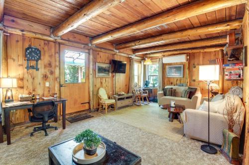 Hike to the Coast! Log Cabin on 5 Acres in Bandon