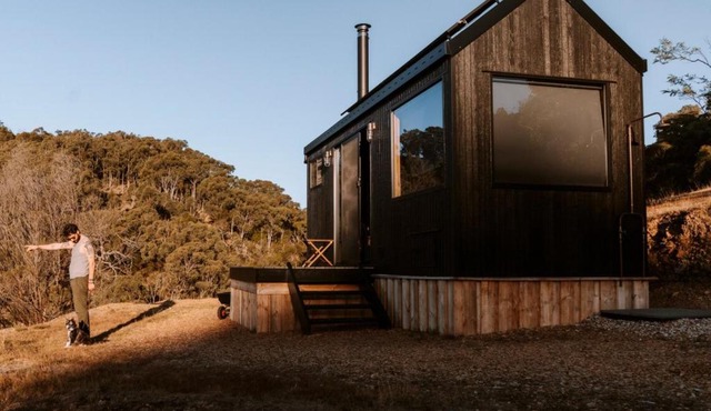 Hike to your Off-Grid Cabin Deep in Nature - Jasper