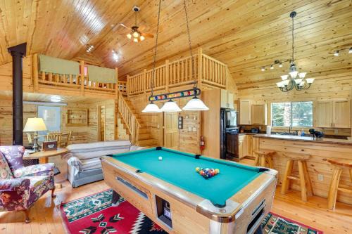 Hike, Unwind & Bring Your Pet: Deadwood Cabin!