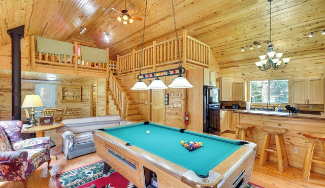 Hike, Unwind & Bring Your Pet: Deadwood Cabin!