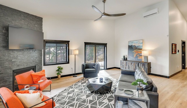 Hike & Unwind, Stylish Wooded Retreat in Piedmont!