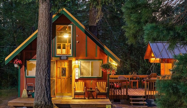 Hiker's Hideaway-AC/hot tub/WiFi/fireplace