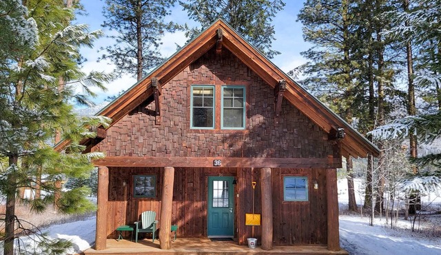 Hiker's Hideout - Scenic Cabin Getaway near Mazama