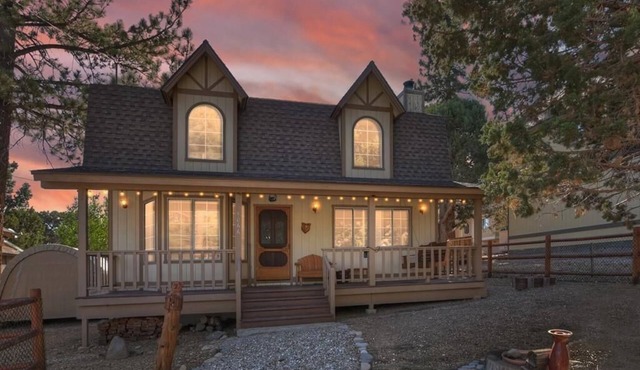 Hikers Haven - Close to Hiking, Fireplace, Horseshoes, Deck, BBQ