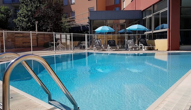 Hiking at Parc Naturel Urbain De La Luye! Onsite Parking and Outdoor Pool!