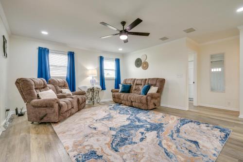 Hiking, Blackjack and More! Charming Home in Grover