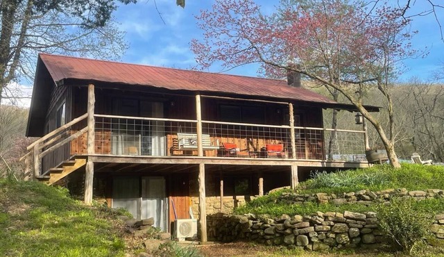 HIKING dog friendly HOT TUB & FIREPIT peaceful farmhouse cabin ATV UTV TRAILS