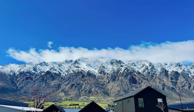 Hiking Golf Skiing Lake Remarkables 7 min Airport