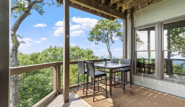 Hiking On-site: Mtn-view Burnsville Condo!