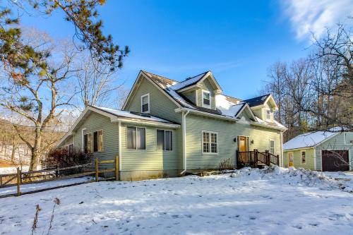 Hiking and Skiing Galore! Home in East Wallingford