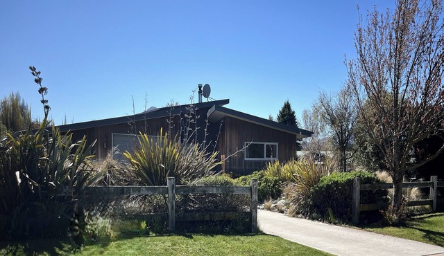 Hikuwai Family Retreat - Albert Town Holiday Home