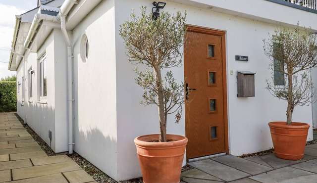 HILBRE, pet friendly, country holiday cottage in Trevone