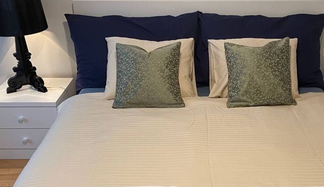 Hilda: Quiet apartment downtown