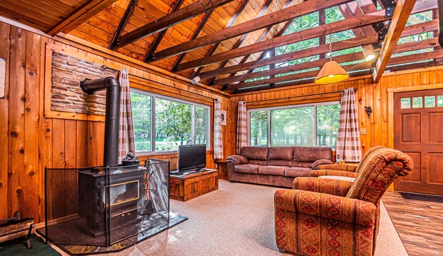 Hildy's Hideaway | Dog Friendly + Lake Access