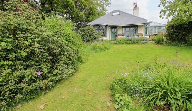 HILL BROW, pet friendly, with open fire in Hatton, Shropshire