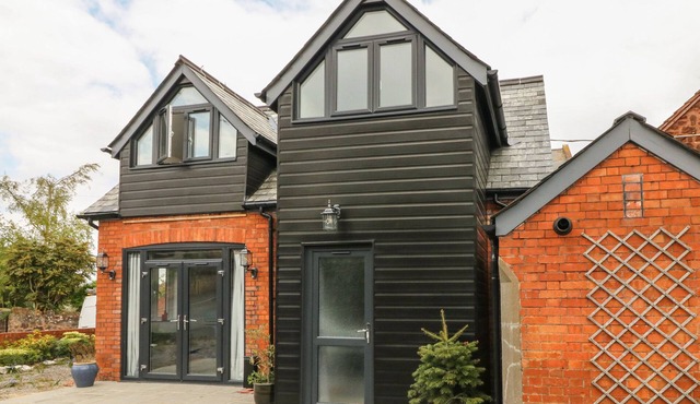 HILL COACH HOUSE, pet friendly, country holiday cottage in Watchet