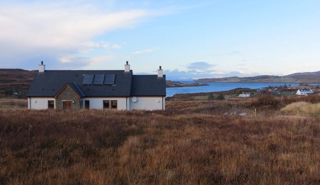 Hill Cottage - a cottage that sleeps 4 guests in 2 bedrooms