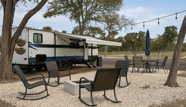 Hill Country Bear Retreat - Minutes from Guadalupe River Nature-Lover’s Hideaway