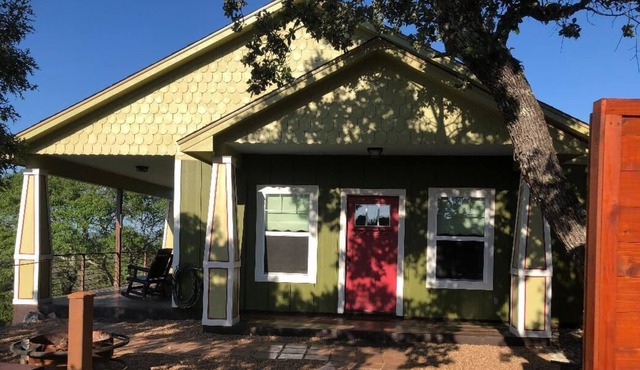 Hill Country Bungalow. Short drive to Guadalupe State Park.