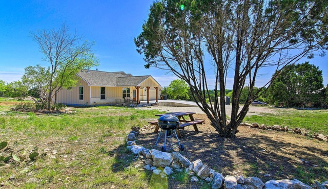 Hill Country Casita w/Patio: 13 Mi to Dtwn Boerne