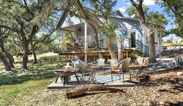 Hill Country Cottage; Gorgeous Views; Relax and unplug from city life.