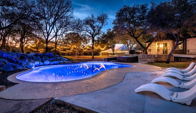 Hill Country Estate ~10 Acre Retreat~ Pool+Jacuzzi
