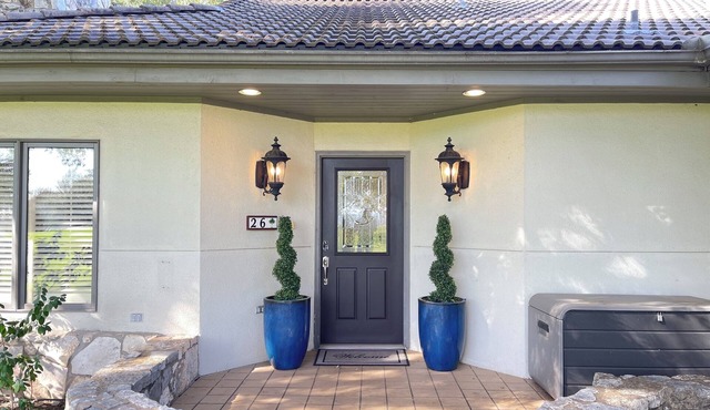 Hill Country getaway at Barton Creek Lakeside near Lakecliff Golf Club.