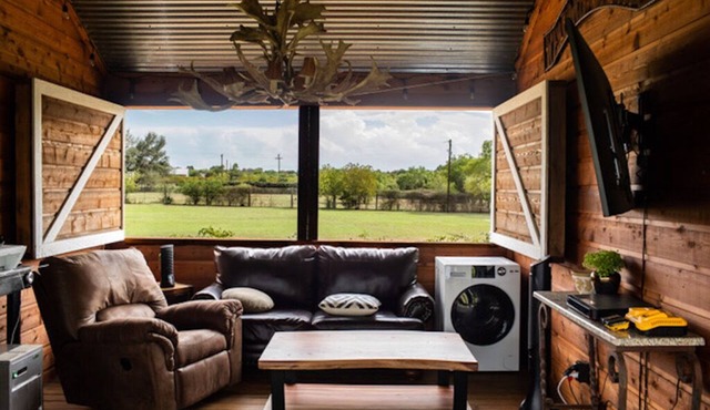 Hill Country Getaway - Cozy Stonewall Retreat Near Wineries & Fredericksburg