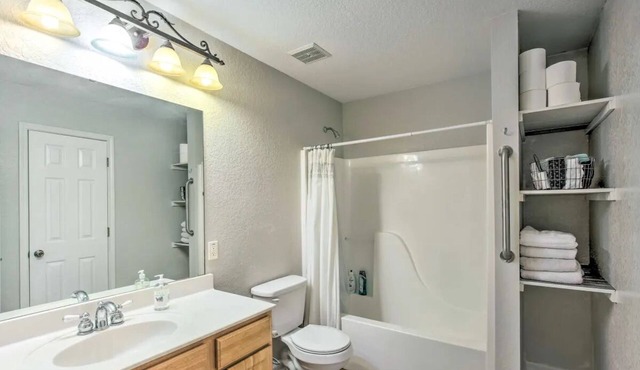 Hill Country Haven Quiet Guest House on 4 Acres Close to Everything