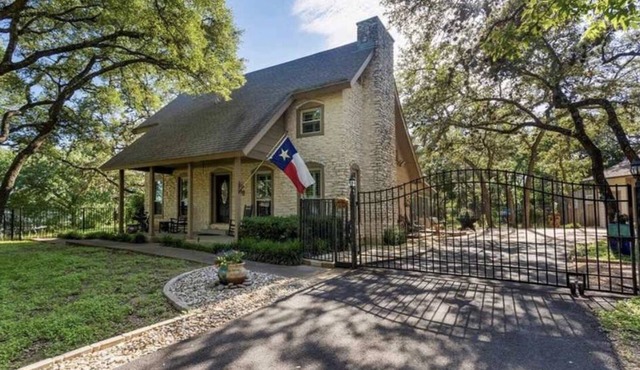 Hill Country Hideaway on 1 Acre and Near Everything!