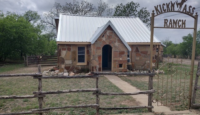 Hill country Home close to Everywhere