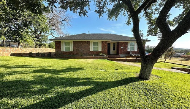 Hill Country Home - close to Mason Square