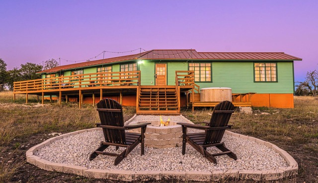 Hill Country Home w/Hot Tub & Fire Pit/Close To Town