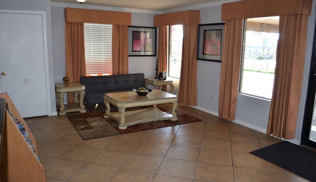 Hill Country Inn & Suites