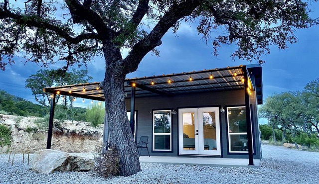 Hill Country Modern Cottage - 5 minutes to the boat ramps