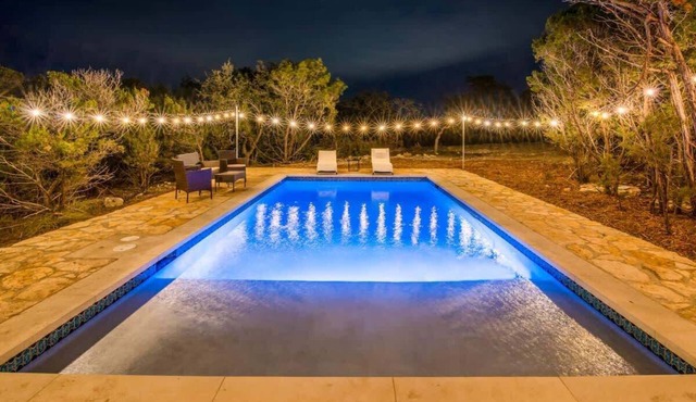 Hill Country Oasis with Pool & Tub