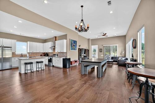 Hill Country Retreat & Casita